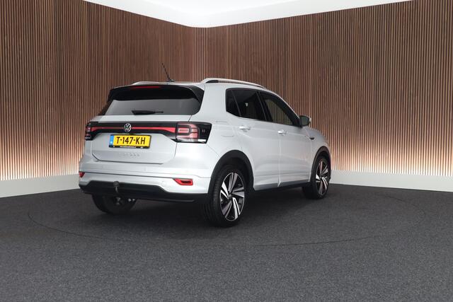 Volkswagen T-Cross 1.5 TSI 150pk DSG 2x R-Line Trekhaak Camera Keyless Stoelverwarming Led