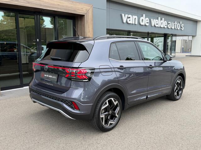 Volkswagen T-Cross 1.5 TSI 150pk DSG R-Line | Camera | Trekhaak | Navi | IQ light | Rijklaar incl. garantie