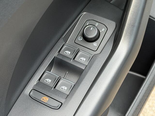Volkswagen T-Cross 1.5 TSI 150pk DSG R-Line | Camera | Trekhaak | Navi | IQ light | Rijklaar incl. garantie