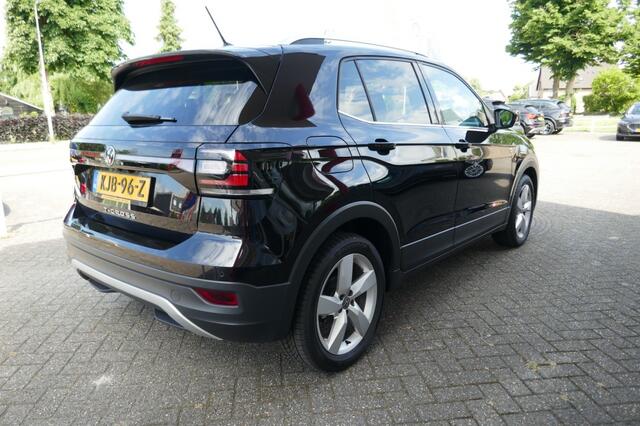 Volkswagen T-Cross 1.0 TSI STYLE 110PK/ CAMERA/CLIMA/TREKHAAK/STOELVERWARMING