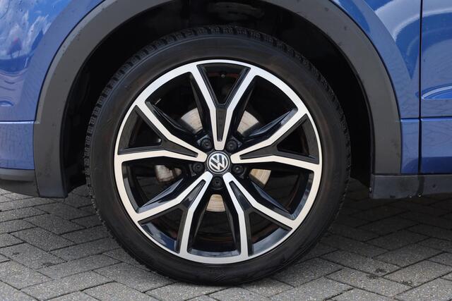 Volkswagen T-Cross 1.0 TSI Style R-Line achteruitrijcamera digitalcockpit 18" LMV spiegel pakket lendesteun LED verlichting pdc voor en achter navigatie stoelverwarming ACC multifunctioneel stuurwiel side assist dodehoek sensor