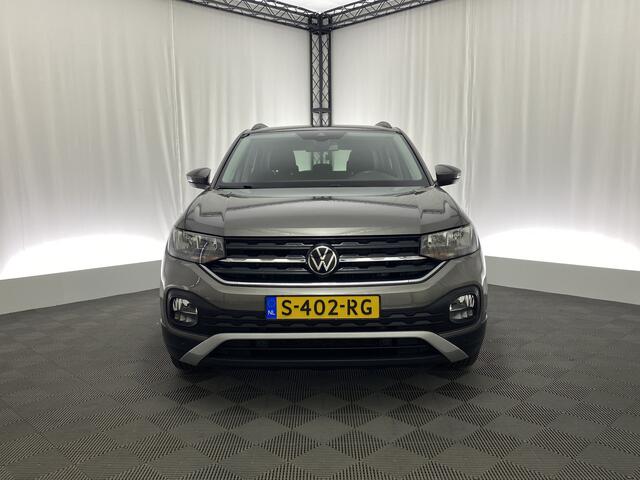 Volkswagen T-Cross 1.0 TSI Life Business Automaat | Apple CarPlay | Trekhaak | ACC | P. Sensoren | Climate Control |