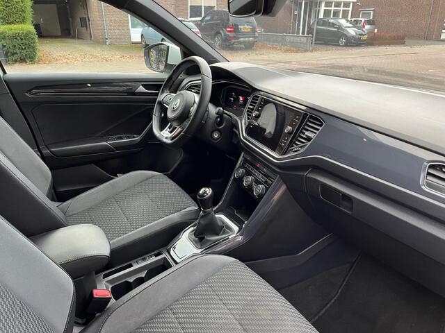 Volkswagen T-Roc 1.5 TSI R-LINE SPORT 150PK / DIGI COCKPIT / ADAP. CRUISE / 18''