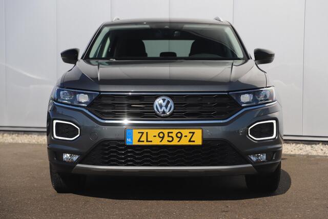 Volkswagen T-Roc 1.0 TSI Sport Virtual 17 inch Keyless Navigatie Achteruitrijcamera Carplay Android Adaptive Cruise Lane Assist Full LED Getint Glas