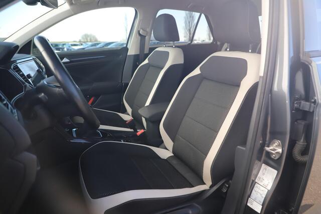Volkswagen T-Roc 1.0 TSI Sport Virtual 17 inch Keyless Navigatie Achteruitrijcamera Carplay Android Adaptive Cruise Lane Assist Full LED Getint Glas