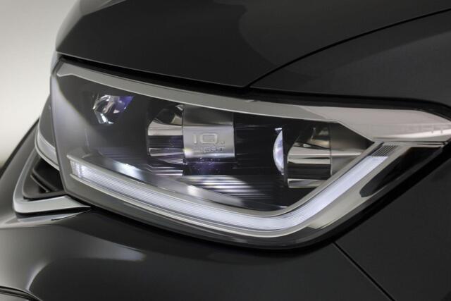 Volkswagen T-Roc R-Line-Edition 1.5 TSI 110 kW / 150 pk DSG | Camera | Stoelverwarming | LED | 17 inch