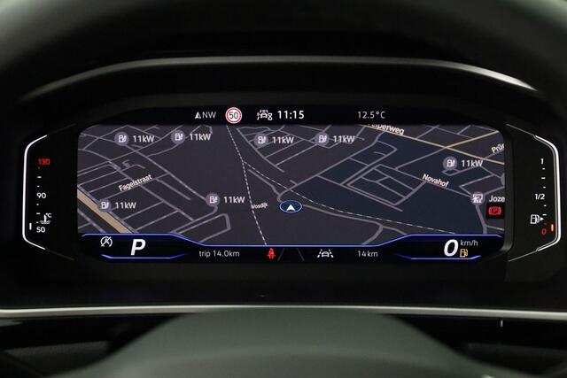 Volkswagen T-Roc R-Line Edition 1.5 TSI 110 kW / 150 pk DSG | IQ Light | Camera | Park Assist | Keyless | 17 inch