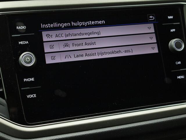 Volkswagen T-Roc 1.0TSI/110PK Style · Camera + Parkeersensoren · Apple/Android Car Play · Stoelverwarming · Lane assist ·