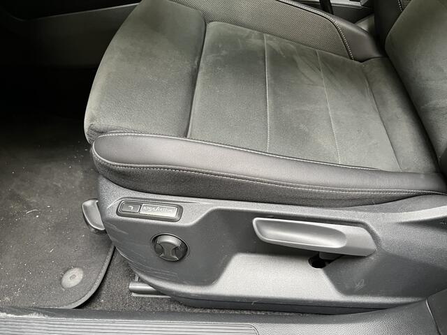 Volkswagen T-Roc 1.0 TSI Style / PANO/ TREKHAAK/ PARK. SENSOREN/ IQ. LIGHT/ ERGO ACTIVE/ DIGITAL DASHBOARD/ STOELVERWARM./ APP CONNECT/ ADAPT. CRUISE/ NAVI/ CLIMA/ DAB/ 17" LMV
