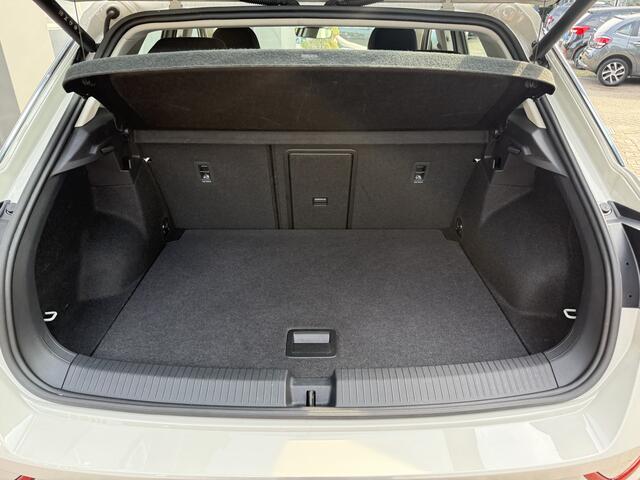 Volkswagen T-Roc 1.5 TSI Life Business 1e eigen 150pk Ascot grijs (krijt kleur)