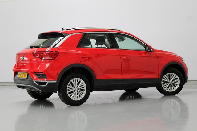 Volkswagen T-Roc 1.0 TSI Style Business 116PK, PANORAMADAK | ELEC-ACHTERKLEP | NAVIGATIE | CARPLAY | CRUISE CONTROLE