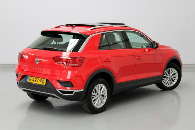 Volkswagen T-Roc 1.0 TSI Style Business 116PK, PANORAMADAK | ELEC-ACHTERKLEP | NAVIGATIE | CARPLAY | CRUISE CONTROLE
