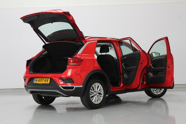 Volkswagen T-Roc 1.0 TSI Style Business 116PK, PANORAMADAK | ELEC-ACHTERKLEP | NAVIGATIE | CARPLAY | CRUISE CONTROLE