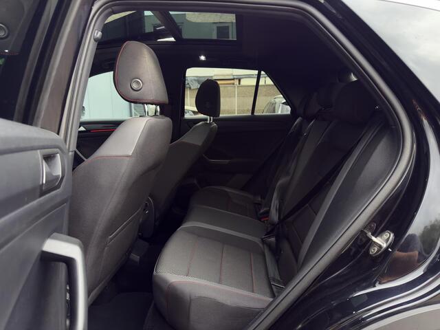 Volkswagen T-Roc 1.5 TSI R-line Trekhaak Pano Automaat ACC Camera
