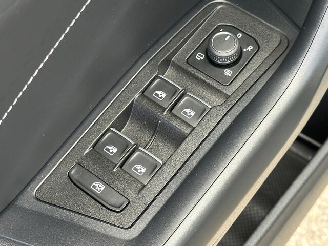 Volkswagen T-Roc 1.5 TSI 150pk DSG Style | Trekhaak | Navi | IQ light | Adapt. Cruise | Rijklaar incl. garantie