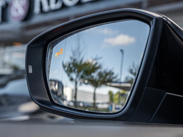 Volkswagen T-Roc 1.5 TSI Sport Business R-Line PANO 19 INCH DODEHOEK LED CAMERA BEATS AUDIO VIRTUAL BOMVOL!!