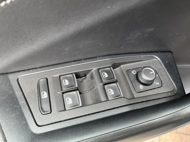 Volkswagen T-Roc 1.5 TSI R-Line / AUTOMAAT/ PANO/ ALCANTARA/ MATRIX/ 19" LMV/ DIGITAL DASH/ STOEL-STUUR VERWARM./ ADAPT. CRUISE/ APP-CONNECT/ PARK. SENSOREN + CAMERA/ CLIMA/ RIJ-MODI/ NAVI/ DAB