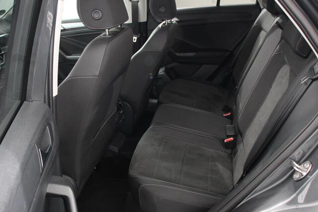 Volkswagen T-Roc 1.5 TSI DSG Style Navigatie Apple Carplay / Android Auto Climate Control Led Digitale Cockpit Adaptive Cruise Control Trekhaak