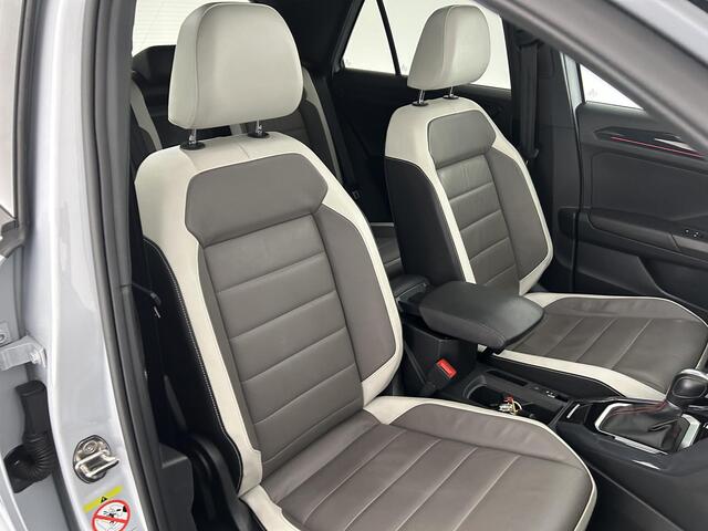 Volkswagen T-Roc 1.5 TSI 150pk DSG Sport Trekhaak Camera Leder Keyless Stoelverwarming Panoramadak Virtual Cockpit Navigatie
