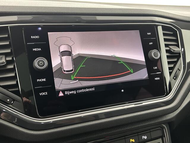 Volkswagen T-Roc 1.5 TSI 150pk DSG Sport Trekhaak Camera Leder Keyless Stoelverwarming Panoramadak Virtual Cockpit Navigatie