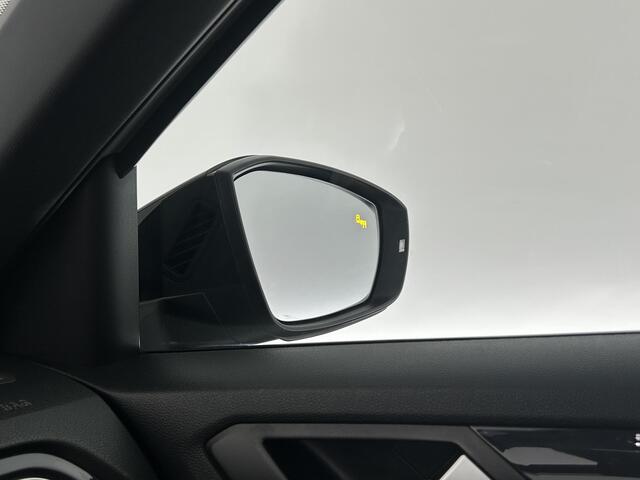 Volkswagen T-Roc 1.5 TSI 150pk DSG Sport Trekhaak Camera Leder Keyless Stoelverwarming Panoramadak Virtual Cockpit Navigatie