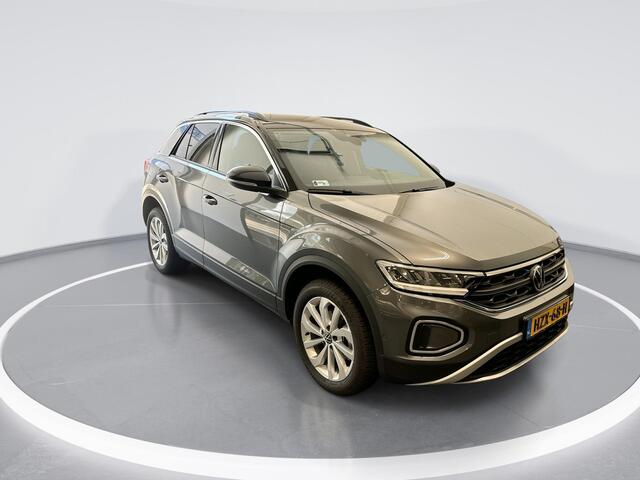 Volkswagen T-Roc 1.5 TSI 150pk DSG Life Edition · Apple/Android Car Play · Navigatie · Camera · P-Sensoren · Park Assist · 17'' Inch · Garantie t/m Februari 2027
