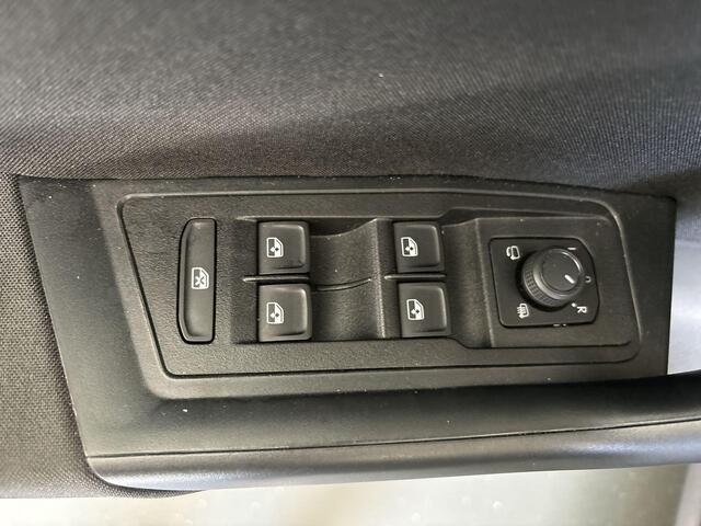 Volkswagen T-Roc 1.5 TSI 150pk DSG Life Edition · Apple/Android Car Play · Navigatie · Camera · P-Sensoren · Park Assist · 17'' Inch · Garantie t/m Februari 2027