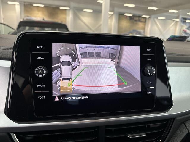 Volkswagen T-Roc 1.5 TSI 150pk DSG Life Edition · Apple/Android Car Play · Navigatie · Camera · P-Sensoren · Park Assist · 17'' Inch · Garantie t/m Februari 2027