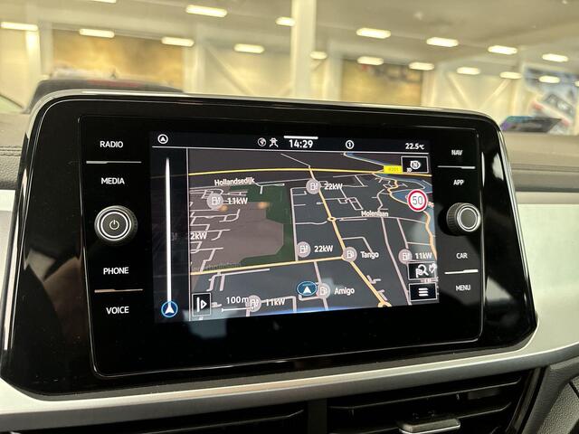Volkswagen T-Roc 1.5 TSI 150pk DSG Life Edition · Apple/Android Car Play · Navigatie · Camera · P-Sensoren · Park Assist · 17'' Inch · Garantie t/m Februari 2027