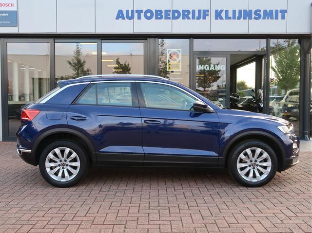 Volkswagen T-Roc 1.0 TSI Style Executive | Navigatie | Carplay | Climate | 17 inch |