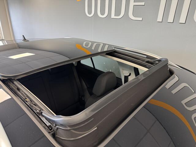 Volkswagen T-Roc 1.5 TSI ACC/Panoramadak/Trekhaak