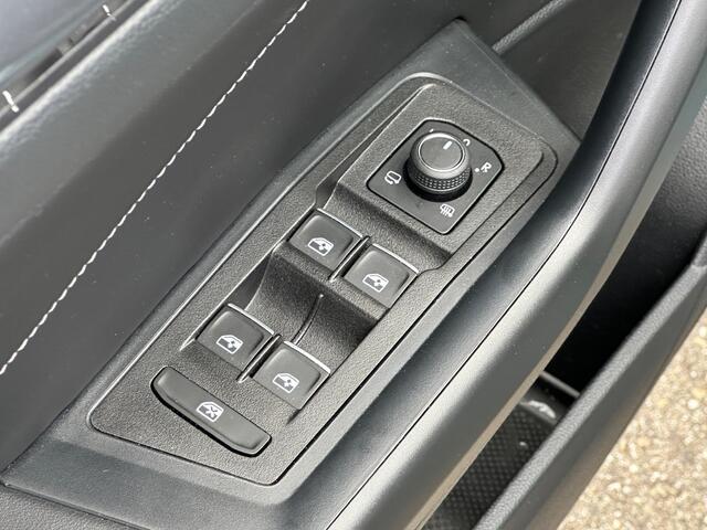 Volkswagen T-Roc 1.5 TSI 150pk DSG Style | Trekhaak | Navi | IQ light | Adapt. Cruise | Rijklaar incl. garantie