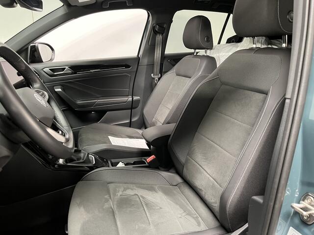 Volkswagen T-Roc 1.5 TSI R-Line / AUTOMAAT/ FABRIEKSGARANTIE T/M 7-2029/ 10.000 KM/ PANO/ CAMERA/ PARK. SENSOREN/ ERGO ACTIVE/ DIGITAL DASHBOARD/ IQ. LIGHT/ STOELVERWARM./ ADAPT. CRUISE/ APP-CONNECT/ NAVI/ CLIMA/ 18" LMV