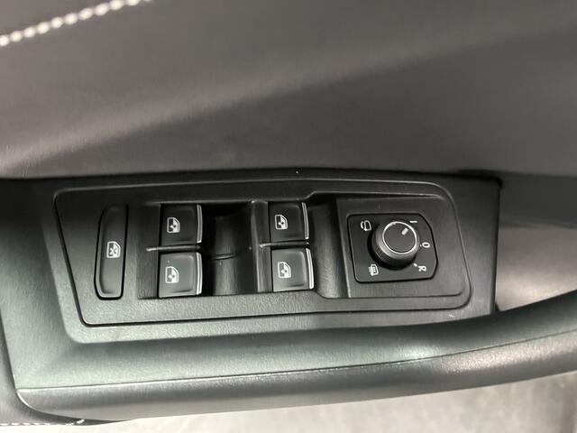 Volkswagen T-Roc 1.5 TSI R-Line / AUTOMAAT/ FABRIEKSGARANTIE T/M 7-2029/ 10.000 KM/ PANO/ CAMERA/ PARK. SENSOREN/ ERGO ACTIVE/ DIGITAL DASHBOARD/ IQ. LIGHT/ STOELVERWARM./ ADAPT. CRUISE/ APP-CONNECT/ NAVI/ CLIMA/ 18" LMV