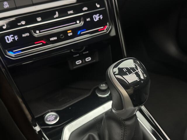 Volkswagen T-Roc 1.5 TSI R-Line Panorama Led IQ Camera Virtual Stoelmassage