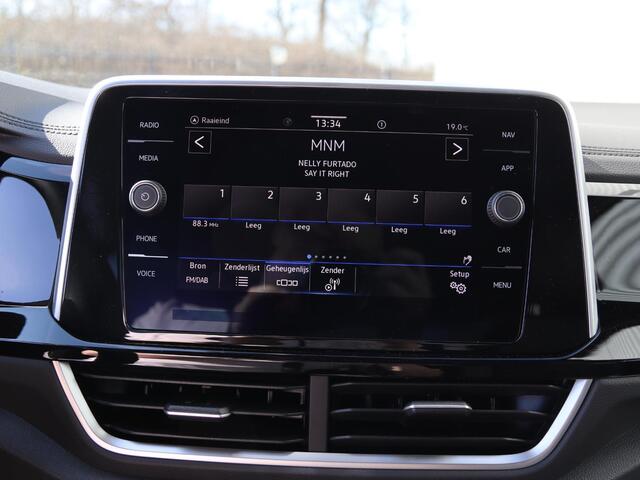 Volkswagen T-Roc R-Line-Edition 1.5 110 kW / 150 pk TSI SUV 7 versn DSG | Elektr. bedienbare achterklep | Keyless |