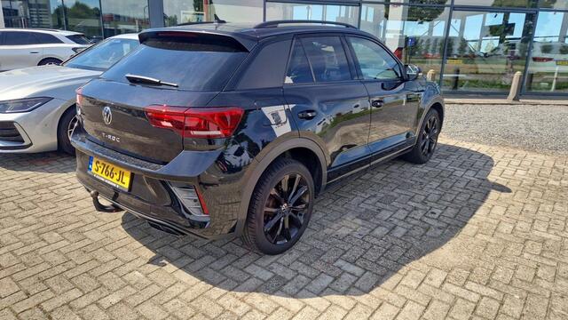 Volkswagen T-Roc 1.5 TSI R-Line Business+ 110KW/150PK DSG, Facelift, R-Line, black style, 18" LMV Grange hill, afneembare trekhaak, digital cockpit pro, park assist, stoelverwarming, stuurwiel verwarming, side assist, travel assist, spiegel pakket, R-Line interieur en R 