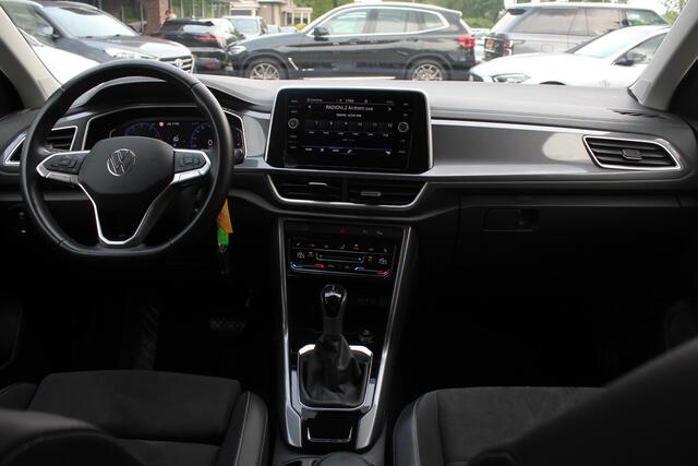 Volkswagen T-Roc 1.5 TSI Life Business / Camera / Apple CarPlay / Virtual Cockpit / 17'' / Dodehoek / DAB / Stoelverwarming / ACC