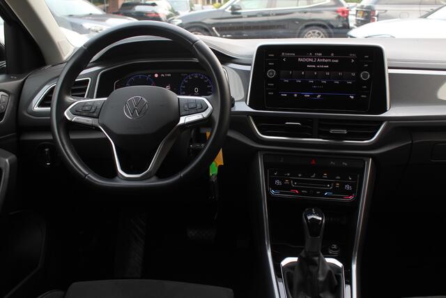 Volkswagen T-Roc 1.5 TSI Life Business / Camera / Apple CarPlay / Virtual Cockpit / 17'' / Dodehoek / DAB / Stoelverwarming / ACC