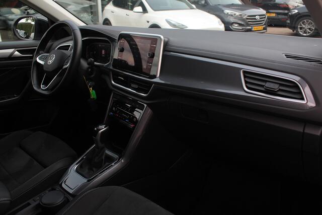 Volkswagen T-Roc 1.5 TSI Life Business / Camera / Apple CarPlay / Virtual Cockpit / 17'' / Dodehoek / DAB / Stoelverwarming / ACC