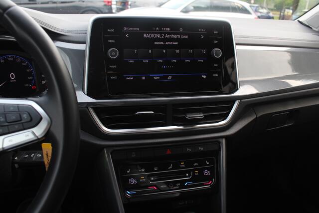 Volkswagen T-Roc 1.5 TSI Life Business / Camera / Apple CarPlay / Virtual Cockpit / 17'' / Dodehoek / DAB / Stoelverwarming / ACC