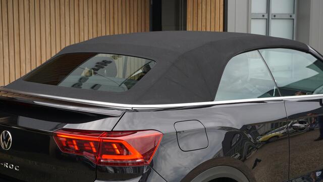 Volkswagen T-Roc Cabrio 1.5 TSI 150pk DSG 3x R-Line Leder IQ Light 19inch LM Keyless Virtual Cockpit *NL auto* 13024km