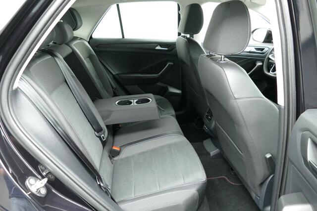 Volkswagen T-Roc 1.5 150pk TSI Business+. Camera, Virtual Cockpit, Adaptief Cruise, Clima, Haak 1500kg