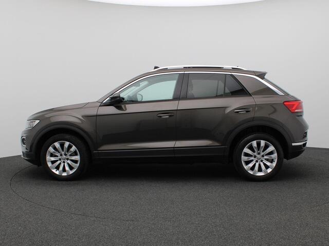 Volkswagen T-Roc 1.5 TSI Style 150PK Pano-Schuifdak, Adaptieve Cruise Controle, Full LED verlichting, Navi, Clima, PDC voor en achter, Trekhaak, 17" LM Velgen