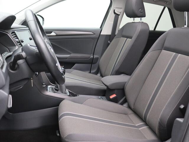 Volkswagen T-Roc 1.5 TSI Style 150PK Pano-Schuifdak, Adaptieve Cruise Controle, Full LED verlichting, Navi, Clima, PDC voor en achter, Trekhaak, 17" LM Velgen