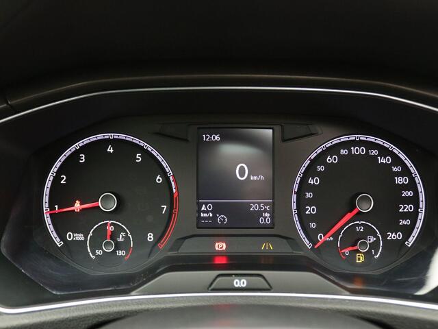 Volkswagen T-Roc 1.5 TSI Style 150PK Pano-Schuifdak, Adaptieve Cruise Controle, Full LED verlichting, Navi, Clima, PDC voor en achter, Trekhaak, 17" LM Velgen