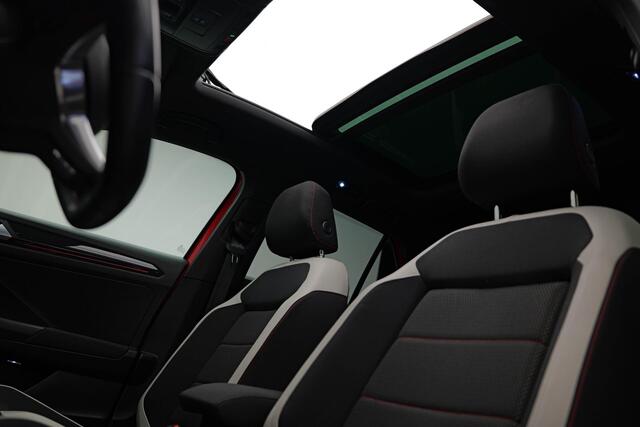 Volkswagen T-Roc 1.5 TSI Sport Business R |Pano|Camera|ACC|Dodehoek|Carplay|
