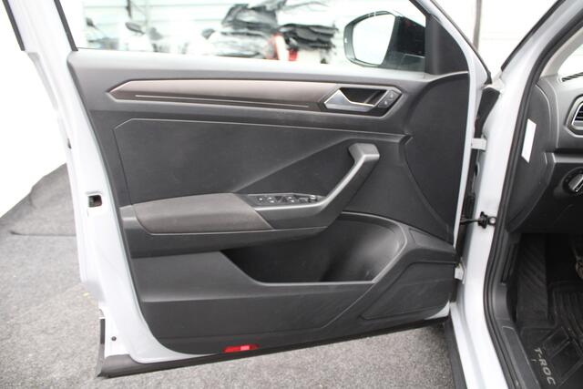 Volkswagen T-Roc 1.5 TSI Sport nette SUV met licht tik in de motor