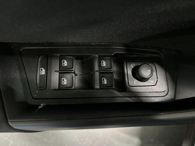 Volkswagen T-Roc 1.5 TSI 150pk DSG Life · Camera · Apple/Android Car Play · Navigatie · P-Sensoren · Climatronic · 16'' Inch · Garantie t/m 15-08-2027 of 100.000km
