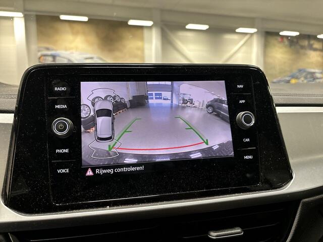 Volkswagen T-Roc 1.5 TSI 150pk DSG Life · Camera · Apple/Android Car Play · Navigatie · P-Sensoren · Climatronic · 16'' Inch · Garantie t/m 15-08-2027 of 100.000km